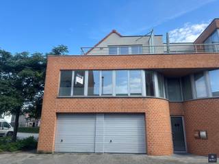 RUIM EN LICHTRIJK DUPLEX APPT MET 3 SLKS EN GARAGE - MET ZICHT OP DE SCHELDEWelkom in dit unieke duplex appartement van 111 m² waarin u een...