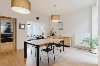 Instapklare, charmante woning te koop in Sint-Amandsberg – 3 slaapkamers & gezellige leefruimtesDeze sfeervolle, instapklare woning bevindt zich in...