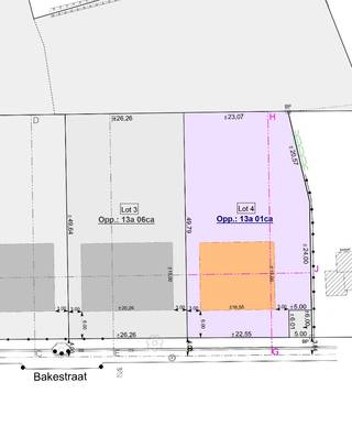 Ruim perceel bouwgrond, palende achteraan aan een agrarisch gebied en geschikt voor het oprichten van een vrijstaande woning met een gevelbreedte van ± 16,55m. Rustige ligging langsheen een smallere woonstraat op korte afstand van het centrum van Keerbergen. Oriëntatie achtertuin: noorden. Gvg, Wglk, Gmo, Gvkr, Vv. P-score: D (achteraan). Oppervlakte: ± 13a 01ca. Lot 4 uit een goedgekeurde verkaveling d.d. 21 november 2024 (OMV_2024098990).<br /><br />STEDENBOUWKUNDIGE VOORSCHRIFTEN :<br />Zie downloads.<br /><br />DIVERSEN :<br />De kosten van de opmeting bedragen € 775 + 21% BTW en zijn ten laste van de koper, welke ook zijn aandeel in de kosten van de verkavelingsakte zal dragen.<br /><br />STEDENBOUWKUNDIG :<br />Stedenbouwkundige vergunning : nee<br />Stedenbouwkundige bestemming : woongebied met landelijk karakter<br />Geen rechterlijke herstelmaatregel of bestuurlijke maatregel opgelegd.<br />Voorkooprecht : nee<br />Verkavelingsvergunning : ja<br />P-score: D (achteraan)