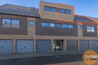 ERPE-MERE - Dit appartement is gelegen op de tweede verdieping van een kleinschalige residentie nabij het dorpsplein van Mere.Alle voorzieningen...