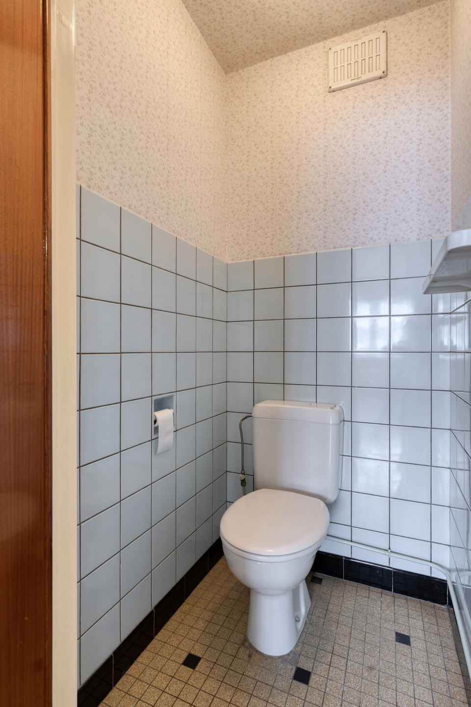 Te moderniseren bel-etage met oprit, garage en tuin. - foto 4