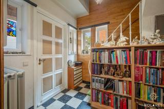 Cette construction ouverte est située sur une grande parcelle de 17a61ca et offre une surface habitable de 196 m² (selon le certificat de...