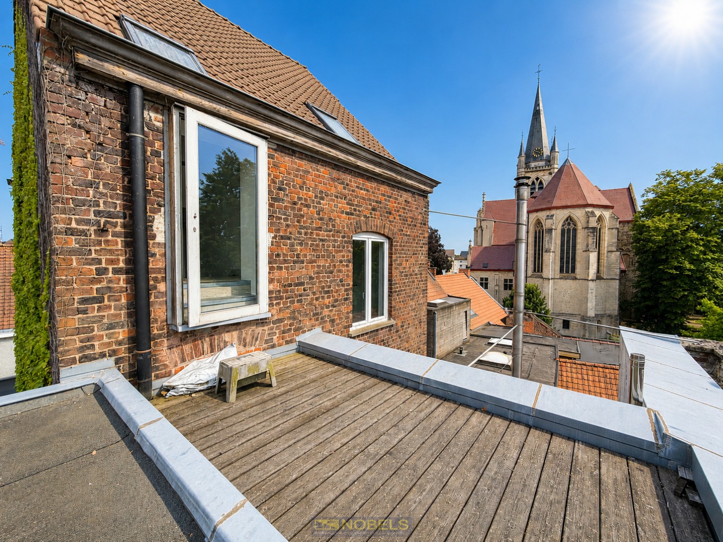 Te koop, Karaktervolle herenwoning met 5 slaapkamers en dakterras in hartje Ronse! - foto 3