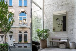 Karaktervolle herenwoning in een rustige straat aan de Slachthuisbuurt, een stadsdeel dat pijlsnel evolueert naar een volledig nieuwe woonwijk.Om de...
