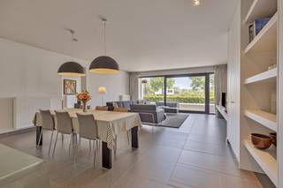 This 167 m² ground floor apartment combines luxury, comfort and a beautiful waterfront location. The apartment is located on the Schelde in Oudenaarde and enjoys an extremely central location, within walking distance of the market. The apartment was luxuriously finished with sustainable materials and built-in cupboards. With three bedrooms, two bathrooms, lots of light and two spacious terraces, this apartment offers everything you need for a high-quality living experience.LAYOUT:ADVANTAGES: - two underground car parks- view of the water, on the Scheldt- central location, within walking distance of the market- 3 bedrooms, 2 bathrooms- lots of light- two spacious terraces- energy efficient, low consumption costs- sustainable materials, built-in cupboards