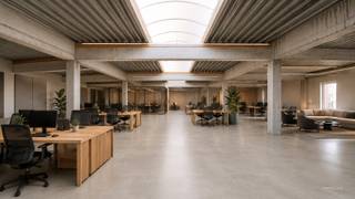 <strong>Ruim kantoor (casco) van 525 m² in het commerciële hart van Berchem</strong><br />Op een centrale en commerciële locatie in Berchem bevindt zich dit uitzonderlijk ruime kantoor van maar liefst 525 m².<br />Het pand wordt casco verkocht en is volledig gelegen op de eerste verdieping. Dankzij de afzonderlijke ingang en de eigen privélift beschikt het over een comfortabele en exclusieve toegang.<br />De open indeling, een vrije hoogte van circa 3 meter en de overvloedige natuurlijke lichtinval creëren een aangename en veelzijdig in te richten ruimte. Momenteel is het pand vergund voor detailhandel. Mits het verkrijgen van de vereiste functiewijziging en vergunningen zijn ook andere commerciële of professionele activiteiten mogelijk.<br />Een interessante opportuniteit voor ondernemers of investeerders die op zoek zijn naar een ruim en flexibel kantoor op een uitstekende locatie in Berchem.<br /><strong>Troeven:</strong><br />Oppervlakte van 525 m²<br />Centrale ligging in het commerciële hart van Berchem<br />Vergund voor detailhandel<br />Casco oplevering met maximale vrijheid van inrichting<br />Afzonderlijke privé-ingang<br />Eigen lift naar de eerste verdieping<br />Open ruimte met een vrije hoogte van circa 3 meter<br />Veel natuurlijke lichtinval<br />Diverse mogelijkheden, onder voorbehoud van functiewijziging en vergunningen<br />Neem contact met ons op voor meer informatie of een bezoek ter plaatse.