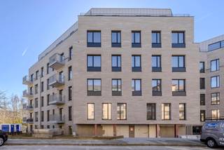 <h3><strong>INVESTEER ZORGELOOS IN EEN HOTELFLAT IN EVERE – STAY@BRUSSELS-MODEL</strong></h3>
<p>Ontdek een unieke investeringskans in het hart van Evere! Geniet van <strong>vaste maandelijkse inkomsten</strong>, <strong>extra opbrengsten uit hotelverhuur</strong> en <strong>btw-recuperatie*</strong> – zonder enige zorgen over beheer of onderhoud.</p>
<p><strong>Rendement van 7,05% op een eigen inbreng van €85.000</strong><br /><strong>Strategische topligging nabij Brussel</strong><br />️ <strong>Professioneel beheerd door een ervaren hoteluitbater</strong></p>
<p>✔ Vaste maandelijkse vergoeding: stabiele inkomsten<br />✔ Extra variabele huurinkomsten: afhankelijk van hotelbezetting<br />✔ Geen operationele zorgen: exploitant regelt beheer en onderhoud<br />✔ Langetermijnwaarde: u wordt opnieuw volle eigenaar na afloop van het vruchtgebruik</p>
<p><strong>Een slimme investering met bewezen rendement op een toplocatie<br /><br />*Onder voorbehoud van de goedkeuring van de fiscale ruling</strong></p>