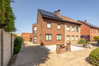 Charmante halfopen woning met tuin en garage in TurnhoutIn een aangename zijstraat vlakbij het centrum van Turnhout vind je deze halfopen woning op...