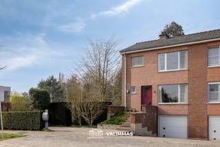 VALIMMAS verkoopt te Meise deze rustig en residentieel gelegen driegevelwoning met garage en tuin... Het gelijkvloers omvat een inkomhal met...