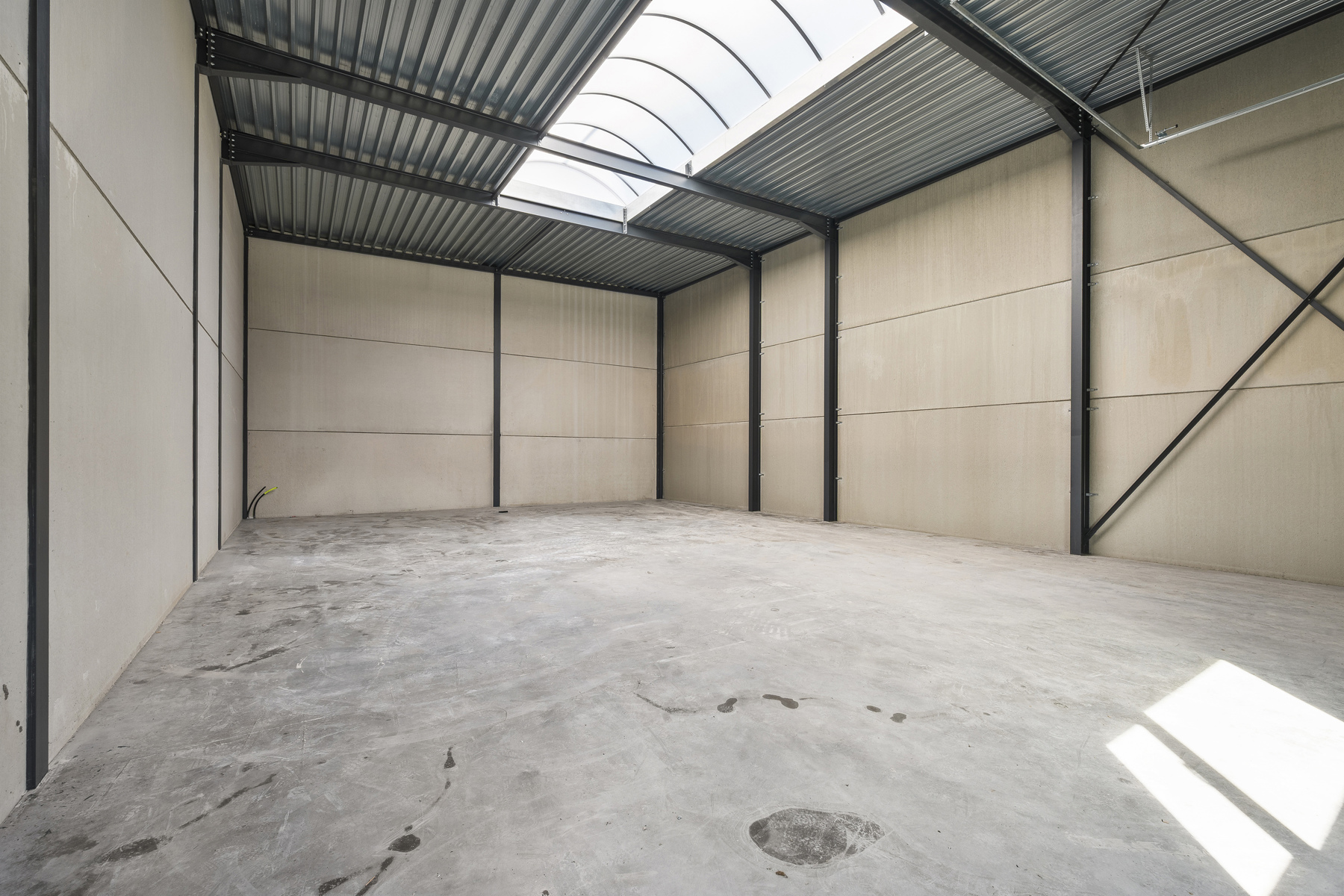 Nieuwbouwloods van 180 m2 met 5 parkeerplaatsen - foto 4