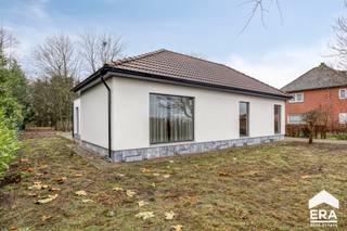 Volledig gerenoveerde gelijkvloerse woning in Achel op een groene locatie dicht bij de Nederlandse grens.De woning werd in 2024 volledig gerenoveerd,...