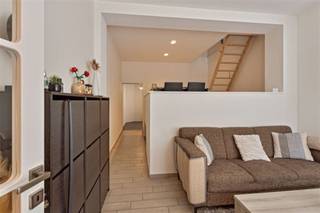 Deze woning is gelegen in het gezellige Klein-Willebroek.Op de gelijkvloerse verdieping van deze gerenoveerde woning bevindt zich een woonkamer,...