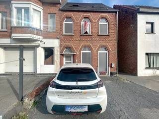 Bent u op zoek naar een gezellig en leuk duplex appartement in Waregem? Dan is dit zeker iets voor u! Deze volledig gerenoveerde parel is voorzien...