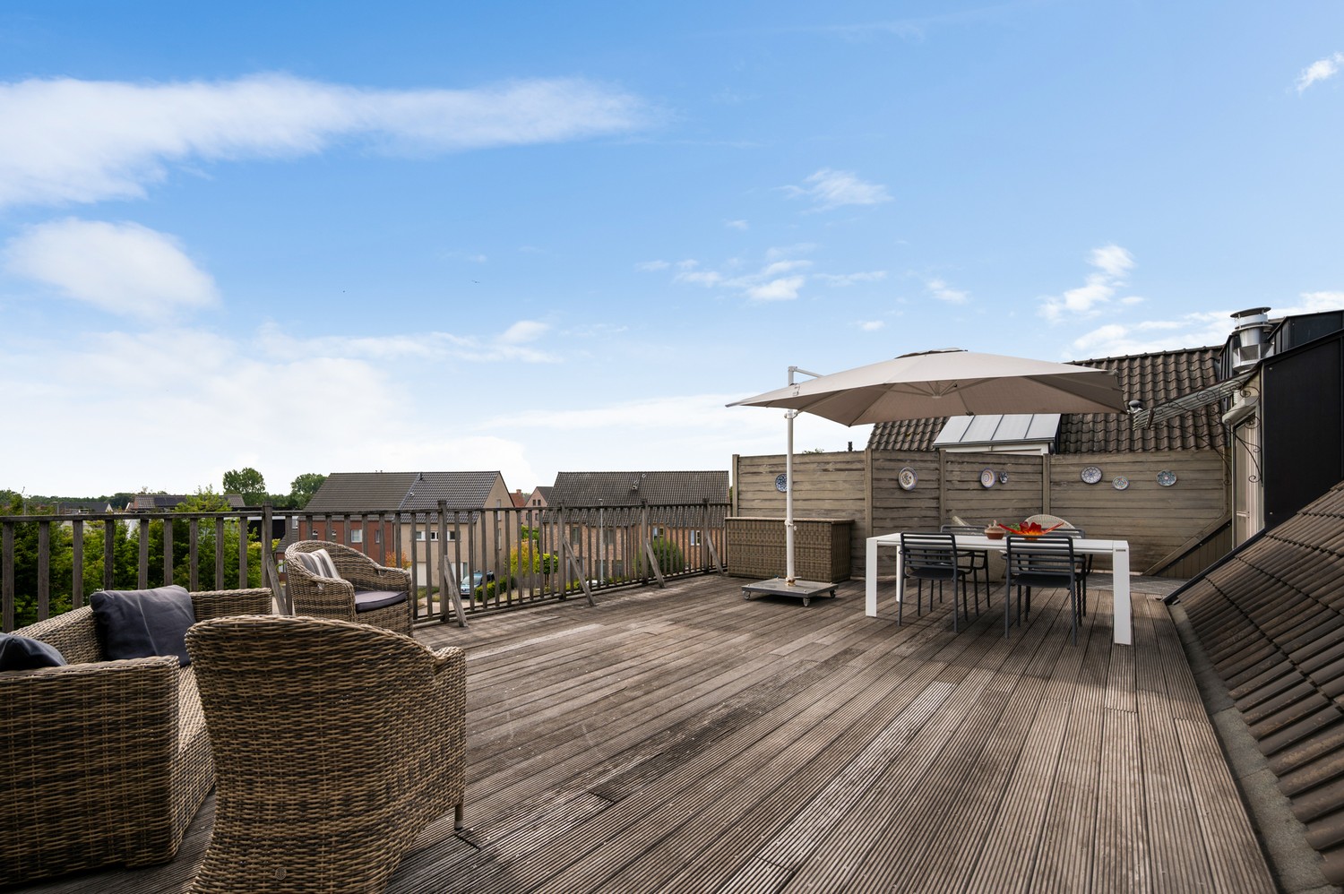 Prachtige Penthouse met 2 slpkrs en een heerlijk terras van 54m2 in het centrum van Beerzel - foto 3