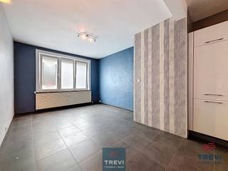 SOUS OPTION Braine-le -Comte, au coeur du centre ville et à quelques pas de la gare, jolie maison de commerce joliment rénovée offrant un bel...