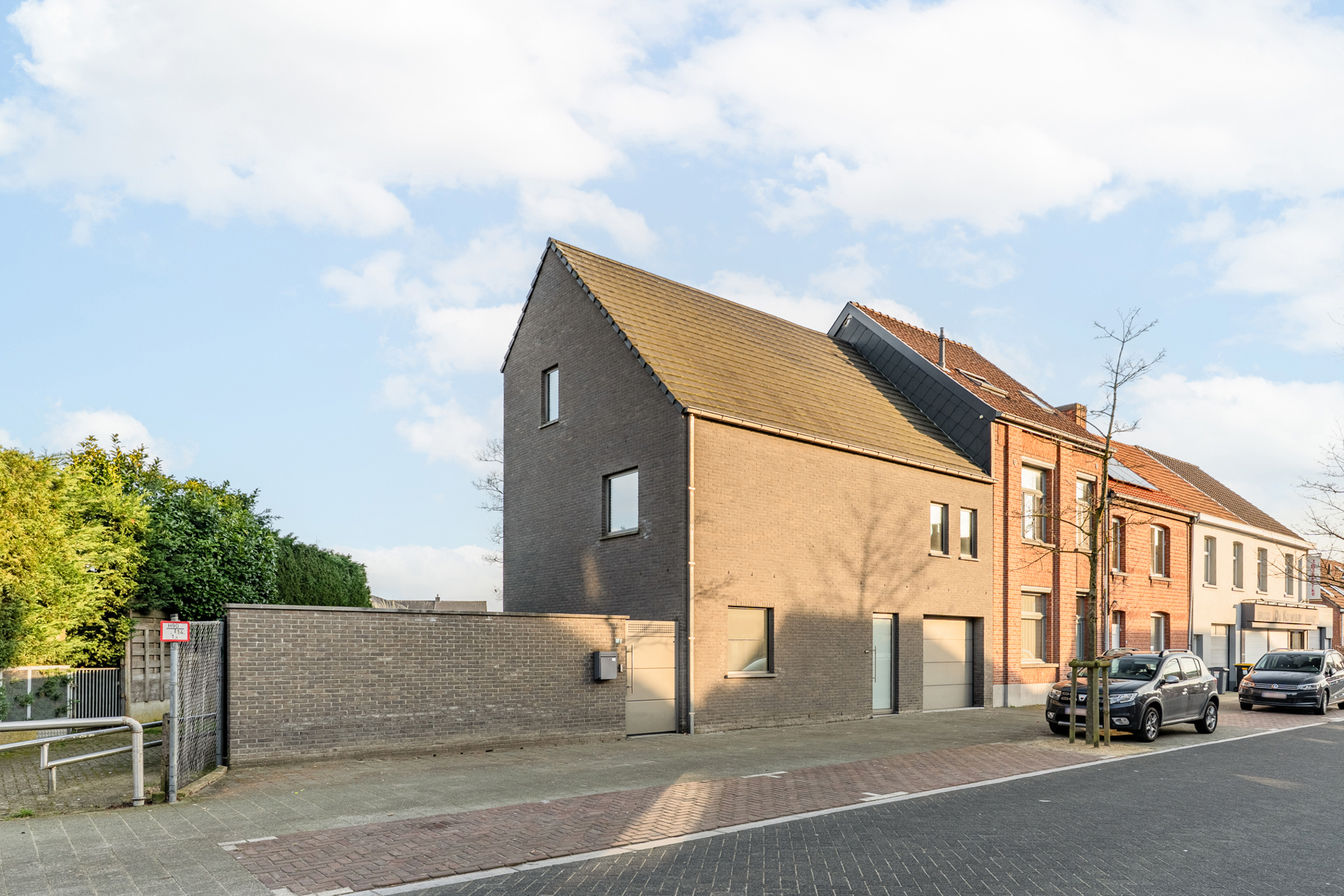 Recent gebouwde half-open bebouwing met 5 slaapkamers en inpandige garage op toplocatie  - foto 3