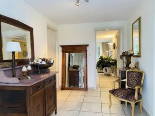 In een rustige, bosrijke, residentiële buurt in Overpelt, bevindt zich dit stijlvolle gemeubileerde gelijkvloerse appartement. De omgeving...