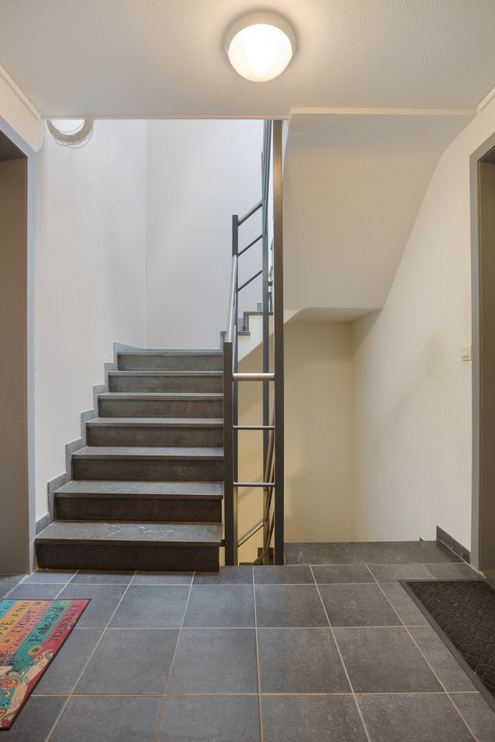 Instapklaar dakappartement met groot terras in centrum Geel - foto 3