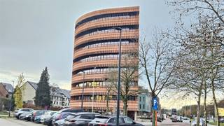 Kantoorruimte of in te richten appartement gelegen in het prestigieuze Bottagebouw.Deze polyvalente ruimte van ruim 200 m² is gelegen op de...