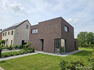 <p><span>Detached new-build home located in a rural setting in Rillaar. Situated on a very quiet street with hardly any through traffic, just a stone’s throw from Aarschot with convenient access to Leuven. LOT 5A indicated on the survey plan.<br /><br />Sleek, contemporary home situated on a north-west facing lot of 540 m² with a living area of 209 m², offering more than enough space for a full-sized family home.</span></p><p><span>Layout:</span><span><br />- Ground floor: entry hall with guest bathroom, spacious, bright living room with an open kitchen island and a beautiful view of the garden. Spacious, practical storage room. Bedroom or office space on the ground floor.<br />- 1st floor: 3 spacious bedrooms, one of which features a walk-in closet. Bathroom and separate toilet. Utility room or storage room.</span></p><p><span>The garden offers plenty of peace and space to enjoy lovely summer evenings.<br /><br />The asking price of 390,000 euros, excluding 21% VAT and notary fees, is for a shell-only finish, with the following costs</span><span>included</span><span> </span><span></span><span>:<br />- structural work <br />- roofing work<br />- exterior carpentry, including high-efficiency double-glazed PVC windows<br />- purchase of land<br />- architect and engineering firm fees<br />- insurance<br /><br />Shell completion possible within 4 months.</span></p><p><span><br />The home can also be delivered fully finished, allowing you to have a say in the choice of flooring, kitchen, and bathroom. Information regarding a fully finished home with all details is available upon request. </span></p><p><span>Contact Dupont Real Estate at 015 15 15 15.</span><span><br /><br />Photographs are for illustrative purposes only and may differ from the actual construction.</span><span><br /><br /></span></p>