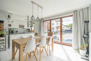 Century21ImmoNero stelt voor, Uitstekende opportuniteit voor investeerder! dit appartementsgebouw is vergund als 2 appartementen, een...