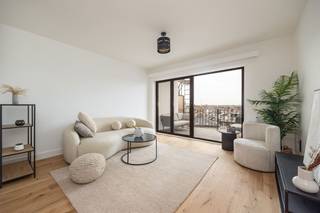 Als eerste bewoner na een totaalrenovatie trek je dit prachtige appartement in zonder zorgen. Met z’n 90 m² bewoonbare oppervlakte, 2 kamers,...