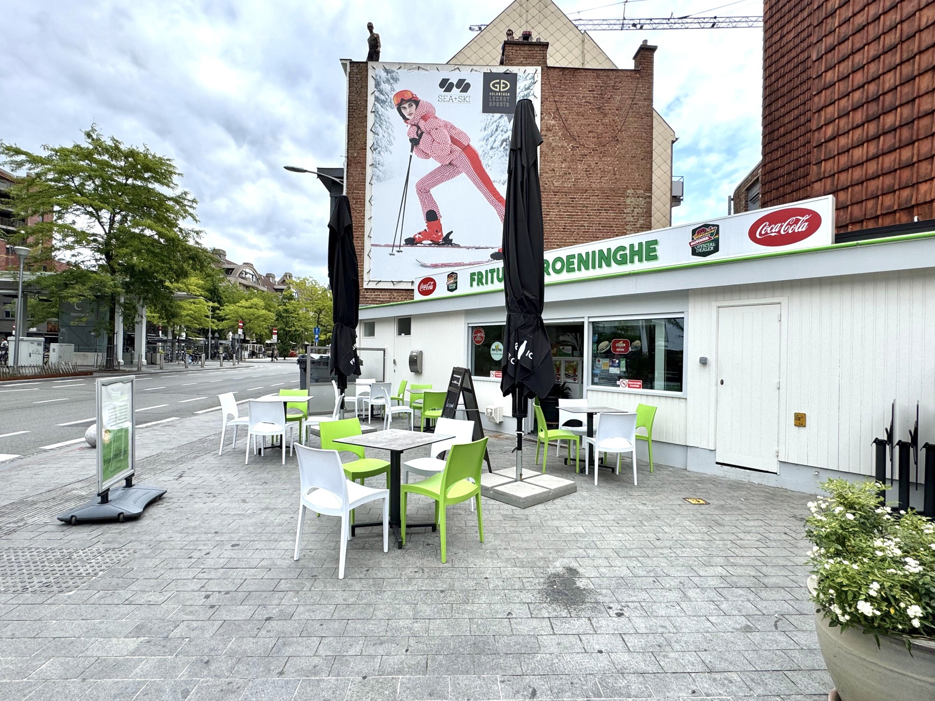 FRITUUR + 2 aanpalende woningen gelegen in het CENTRUM. - foto 4