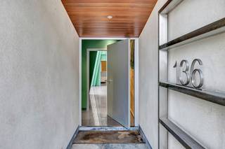 <p>Voor meer info of een bezoek, bel 053 59 49 31 - Deze <strong>unieke architectenwoning</strong> is gelegen langs de Beversesteenweg, een belangrijke verbindingsweg die zorgt voor <strong>een vlotte bereikbaarheid</strong> naar het bruisende stadscentrum van Roeselare, waar u een ruim aanbod vindt aan winkels, horeca, scholen en andere voorzieningen. Ook het openbaar vervoer en diverse handelszaken bevinden zich in de nabije omgeving, wat bijdraagt aan het dagelijks comfort. De woning omvat op het gelijkvloers een inkomhal met gastentoilet, een wasplaats, <strong>een ruime leefruimte</strong> met geïnstalleerde barbecue en <strong>een open keuken met marmeren werkblad</strong>. De imposante raampartijen zorgen voor een overvloed aan natuurlijk licht en bieden een mooi zicht op <strong>de patiotuin</strong>. Verder is er <strong>een inpandige garage aanwezig</strong>. Op de eerste verdieping bevindt zich <strong>een badkamer met alle comfort</strong> en <strong>een slaapkamer </strong>met ingebouwde kasten. De tweede verdieping beschikt over <strong>een hobbykamer/ slaapkamer</strong> en een tweede kamer die kan dienen als kinder- of logeerkamer. Verder is er <strong>een kelder</strong> aanwezig en beschikt de woning over een <strong>onderhoudsvriendelijke tuin met tuinhuis</strong>. <strong>EPC: C - Centrale stofzuiger - Unieke woning - Asbestveilig </strong>(Maatregelen opgenomen in het maatregelenregister: nee)</p>