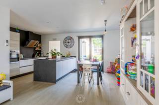 Ben je op zoek naar een verzorgde woning in het rustige en groene De Klinge? Dan is dit toffe huis misschien wel iets voor jou! Deze rijwoning is...
