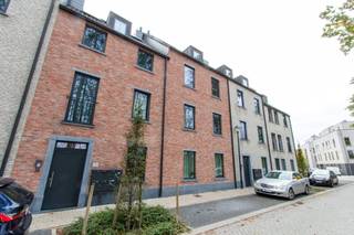 Luxueus nieuwbouwappartement met tuin en autostaanplaats.Op een rustige locatie nabij het centrum van Lier bevindt zich dit luxueus afgewerkte...