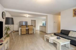 This building is a rare opportunity to respond to the scarcity of quality real estate in the center of Eeklo. With a commercial ground floor and...