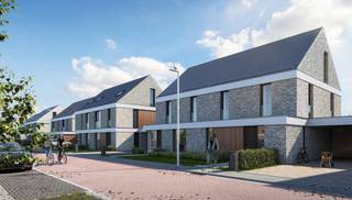 ENERGIEZUINIG (E10) - VASTE PRIJS - INCLUSIEF INTERIEURAFWERKING OP MAAT! Deze energiezuinige nieuwbouwwoning (LOT 14) beschikt over een ruime en optimale planindeling met grote raampartijen, een inpandige garage, 3 slaapkamers en een grote zolder. De woning wordt gebouwd op een Zuidwest georiënteerd perceel van 294m2. In de prijs zijn alle energiezuinige technieken inbegrepen zoals een warmtepomp met vloerverwarming op beide verdiepingen, zonnepanelen, ventilatie met warmterecuperatie, super isolerende beglazing,... . Hierdoor behalen al onze woningen de fantastische energiescore van E10! De interieurafwerking is volledig op maat te kiezen a.d.h.v. de ruime budgetten in het lastenboek. Onder begeleiding van onze interieurarchitect zorg je zelf voor de finishing touch en maak je van je nieuwe huis ook een echte thuis! De woning wordt gebouwd in een rustige nieuwbouwwijk tussen de Eeklostraat en de Benninckstraat in Ertvelde. Het project wordt een architecturaal geheel van moderne woningen, ontworpen door CAS architecten. De strakke lijnen en de moderne gevelmaterialen zorgen voor een uniforme, rustgevende en unieke uitstraling. Meer informatie over deze woning of over het totale project? Onze bouwadviseur bezorgt je graag het volledig dossier! Contacteer Ewout Vanden Bussche op 0497 588 888 of mail naar contact@huysmanbouw.be