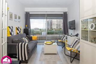 Mooie studio te koop, ideaal gelegen! Op wandelafstand van het strand en centraal gelegen nabij de tram en gezellige tearooms, biedt deze verzorgde...