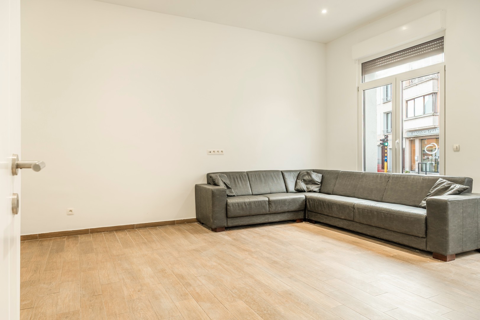 Ruime gezinswoning met 4 slaapkamers en stadstuin in Burcht! - photo 3