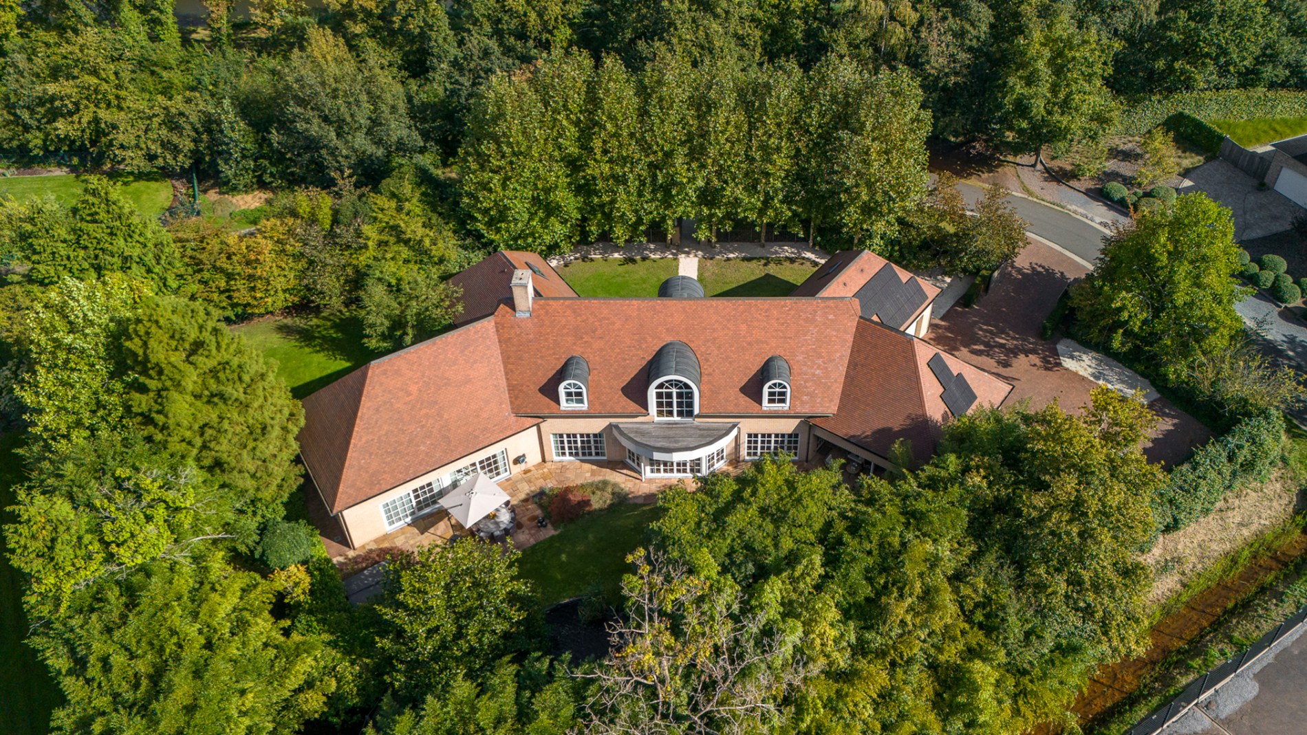 Exclusieve villa waar ruimte, rust, privacy en ontspanning uitzonderlijk gecombineerd worden - foto 1