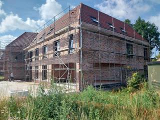 Zeer ruim appartement op de tweede verdieping met 2 slaapkamers, op een unieke rustige ligging te Mol Achterbos.  Een ondergrondse autostaanplaats...