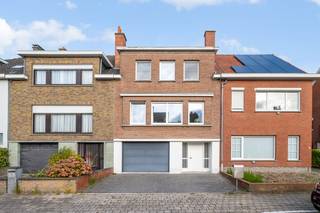 Deze woning is gelegen in een heel rustige straat in de St-Elisabethwijk op een steenworp van de oprit van de E17 en het bruisende centrum...