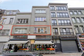 In de levendige Handelstraat, op wandelafstand van winkels, scholen en openbaar vervoer, presenteren wij dit ruime appartement van 115 m² gelegen...
