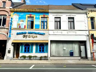 TOPGELEGEN in het CENTRUM: ingerichte goeddraaiende HANDELSZAAK met AANPALENDE woning. 2 aanpalende woningen, in het CENTRUM. Tevens...