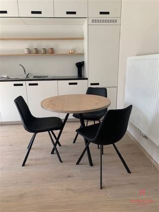 <p><span><span><span> This stylish studio was recently completely renovated and offers a combination of modern comfort and an excellent location in Ostend. With a living area of 40 m² and an exceptionally spacious terrace of 38 m², you will enjoy both indoor and outdoor space here.<br /><br />More information or a visit? Contact Els: 0496 10 65 76 or els@heritagevastgoed.be<br /><br />Indeling:<br />De studio includes an open living space with modern finishes, a spacious and fully equipped kitchen and a bathroom with shower, sink and toilet. The terrace offers plenty of space for relaxation and outdoor living.<br /><br />Treasures:<br />- Recently renovated (2020)<br />- Large terrace of 38 m²<br />- Central location in Ostend<br />- Low common costs (€25/month)<br />NewLine#Interested? Contact Els: 0496 10 65 76 or els@heritagevastgoed.be</span></span></span></p>