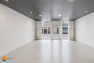 Op een uitstekende locatie te centrum Willebroek bevindt zich dit handelspand met duplex appartement en 3 slaapkamers. U geniet van een...