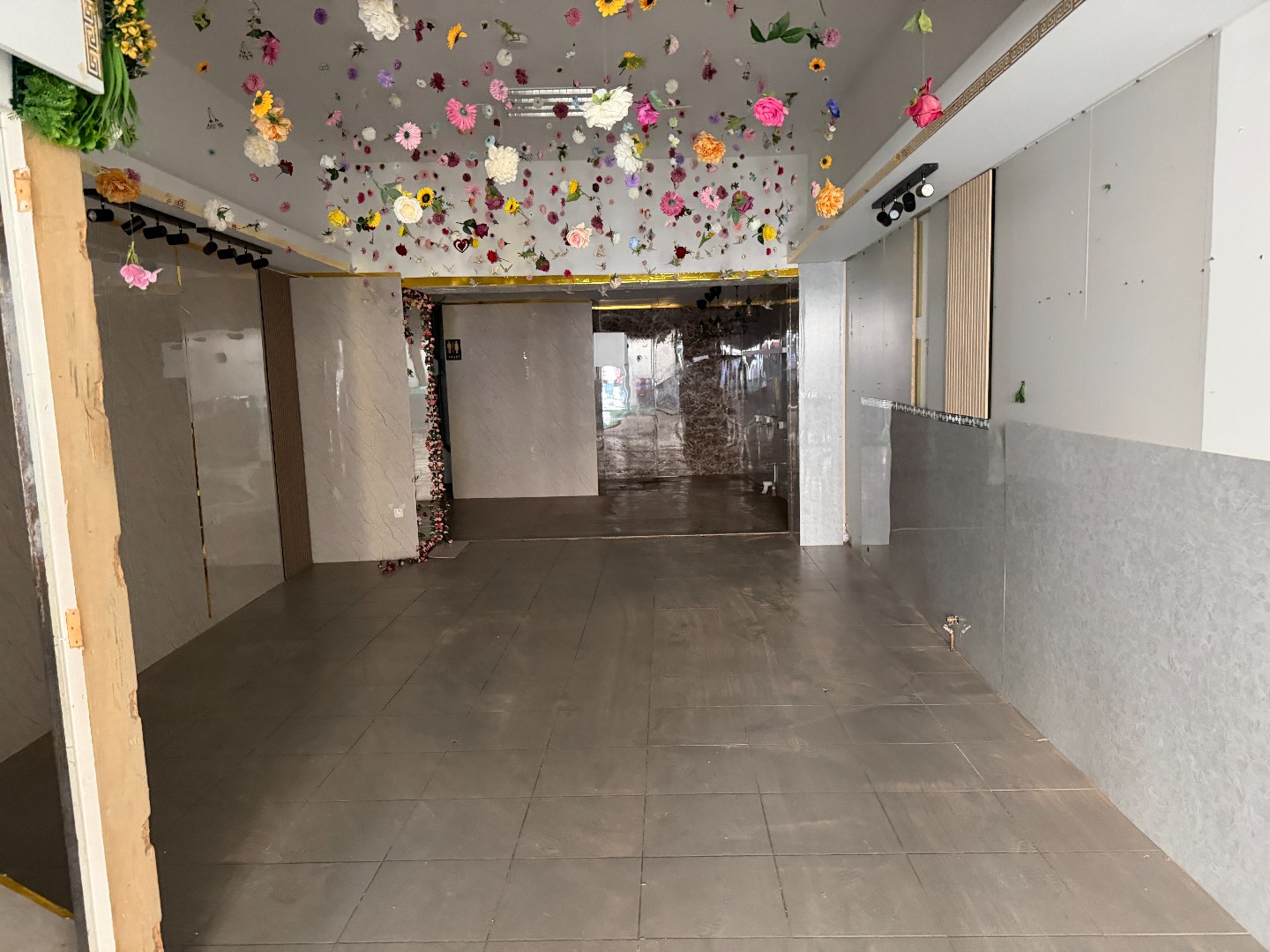 Commercial à louer à Ypres - photo 2