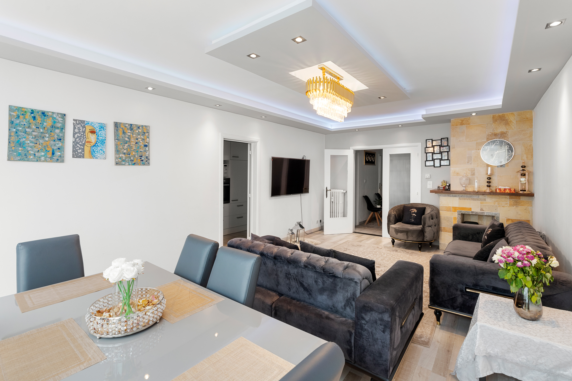 Uiterst ruim en gunstig gelegen appartement met twee slaapkamers te Oostende - foto 4