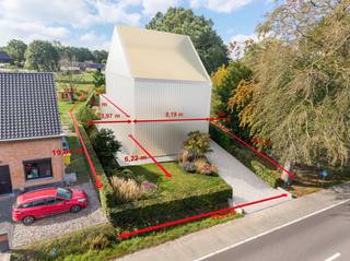 Prachtige bouwgrond te koop in Westerlo (Tongerlo)!<br /><br />Deze aantrekkelijke open bebouwing is landelijk gelegen en heeft een oppervlakte van 8a 49ca. Het perceel bevindt zich in een centrale, doch groene en rustige omgeving, ideaal voor wie comfortabel en aangenaam wil wonen.<br /><br />De ligging is een absolute troef: met een vlotte verbinding naar Herentals, Antwerpen en Hasselt, een snelle bereikbaarheid van de autosnelweg, én toch omgeven door rust en groen. Bovendien bevinden scholen, winkels, sportfaciliteiten en andere voorzieningen zich op fietsafstand.<br /><br />Belangrijkste kenmerken:<br /><br />Geschikt voor open bebouwing<br /><br />Perceeloppervlakte: 8a 49ca<br /><br />Minimale bouwbreedte: ca. 7 m<br /><br />Minimale bouwdiepte gelijkvloers: 9m<br /><br />Diepte grond: 50 m<br /><br />Vergunde verkaveling<br /><br />Een ideale bouwgrond voor wie rustig wil wonen zonder in te boeten aan bereikbaarheid en comfort.<br /><br />Woongebied – Vergunning verleend – verkavelingsvergunning – Geen dagvaarding – Geen voorkooprecht<br /><br />Bel ons op 014/95.37.50 of mail naar secretariaat@degroot-celen.be