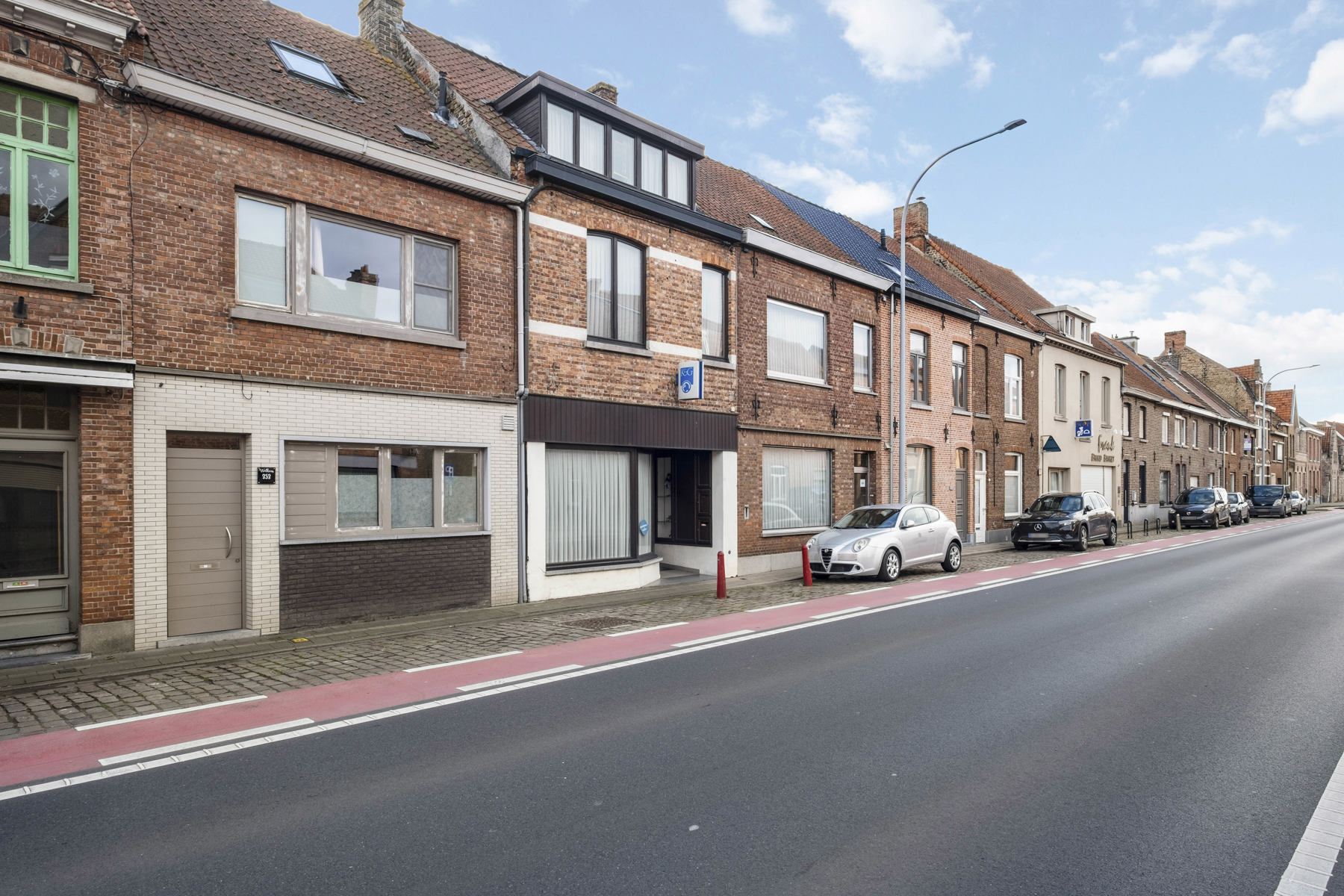 Huis met kantoorruimte te St. Kruis - foto 1