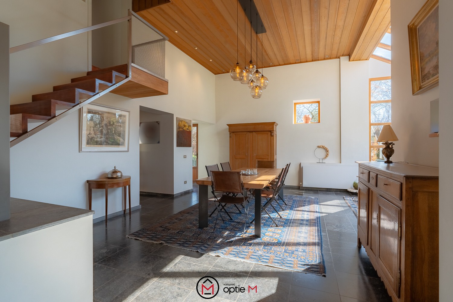 EXCLUSIEVE VIERKANTSHOEVE MET KARAKTER, RUIMTE EN UITZONDERLIJK WOONGEVOEL - foto 4