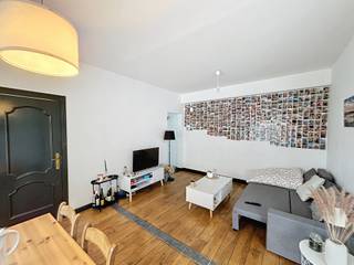 IXELLES, op een steenworp afstand van de Avenue de la Couronne en het Flageyplein, charmante ONGEBOUWDE duplex van ±90m² woonoppervlakte, gelegen...