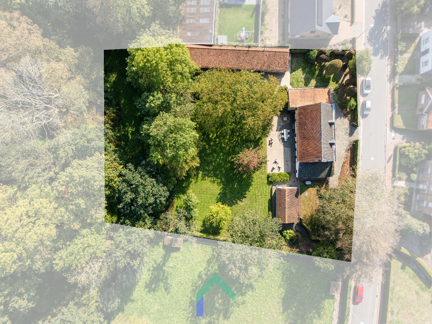 Unieke eigendom met veel karakter en ruime bijgebouwen op groot perceel in Merendree - foto 4