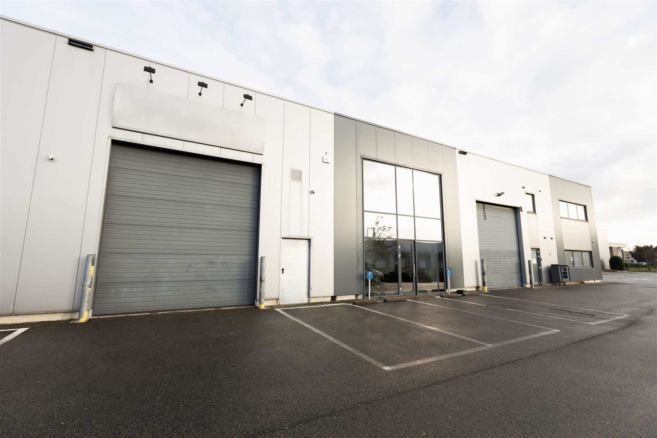 Moderne kantoor- en opslag ruimte - foto 1
