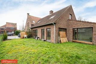 TE KOOP IN DE PINTE Scheldeveldestraat 4 Zeer goed gelegen woning met in de directe omgeving winkels, openbaar vervoer, scholen, station enz. Aan...